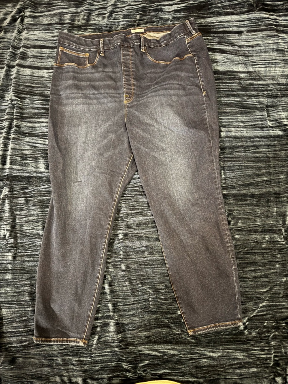Good American Skinny Jeans in Dark Wash
